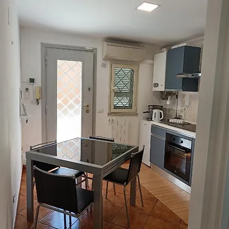 In Apartment Rom